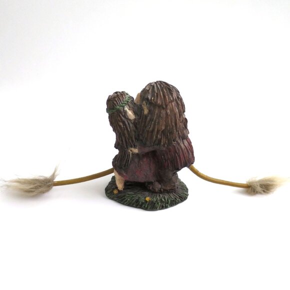Resin Troll Couple Hugging Figurine Souvenir - Picture 3 of 9